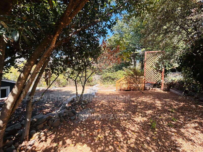 Crockett House: 653 Alhambra Street