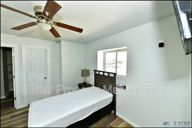 El Paso Condo: 6806 Alameda Ave