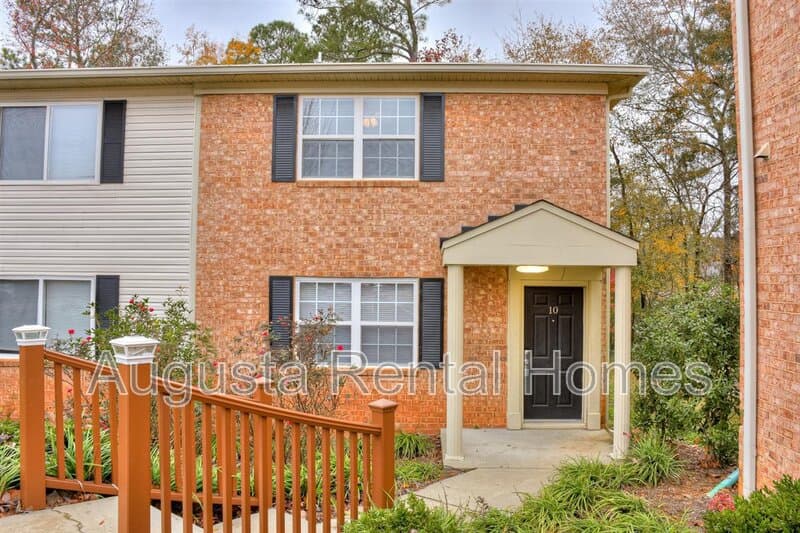 Augusta Townhome: 2905 Arrowhead Drive - E10