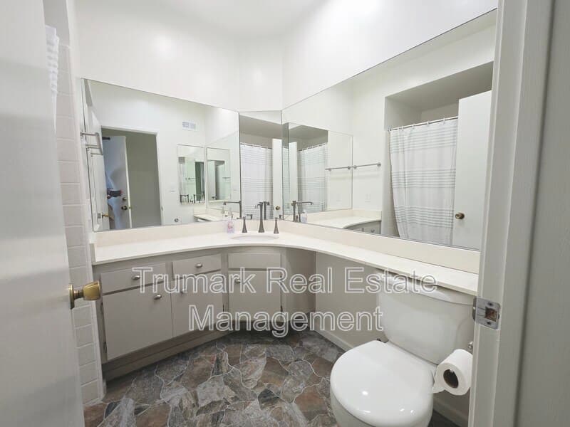 Glendale House: 3933 Karen Lynn Dr