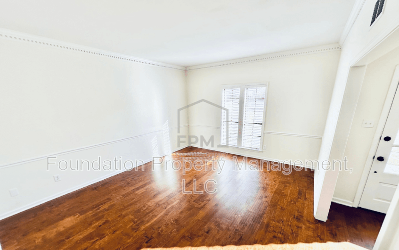 Memphis House: 8712 Carrollwood Lane