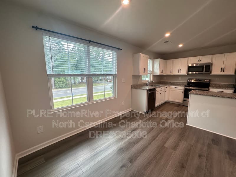 Charlotte House: 2019 Langer St
