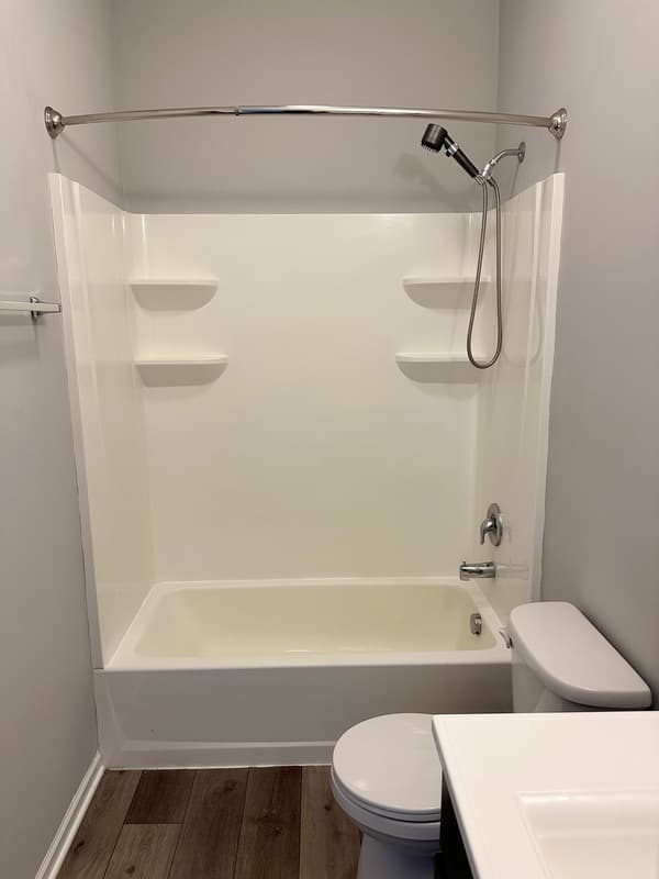 East Dundee Condo: 809 E Main St