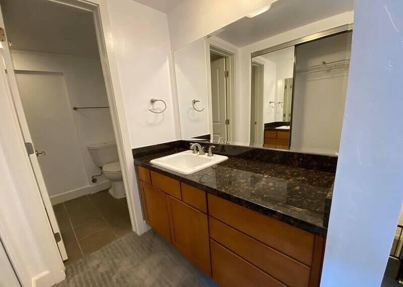 Los Angeles Condo: 10982 Roebling Ave