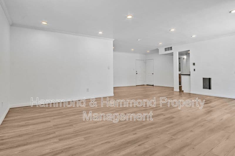 Sherman Oaks Condo: 12955 Riverside Dr.