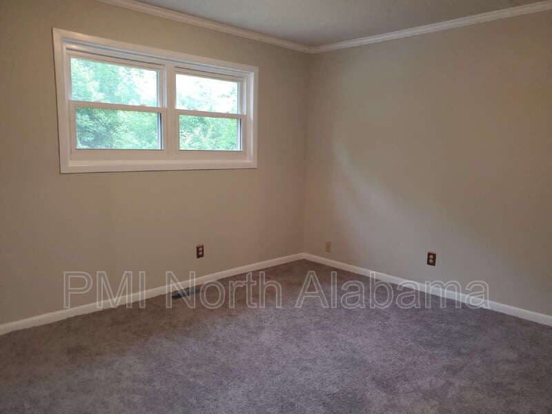 Huntsville House: 3017 Deerfield Rd NW