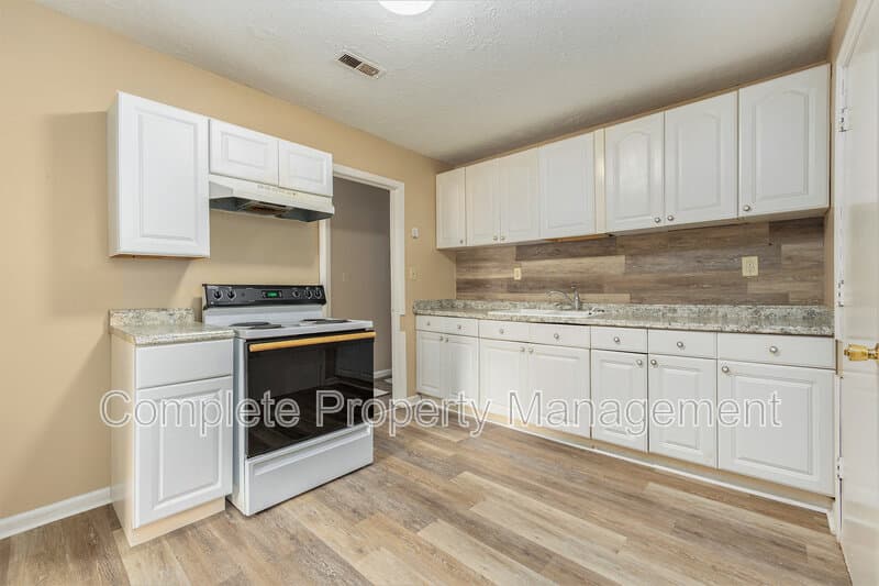 Birmingham House: 3400 Walnut Avenue Southwest