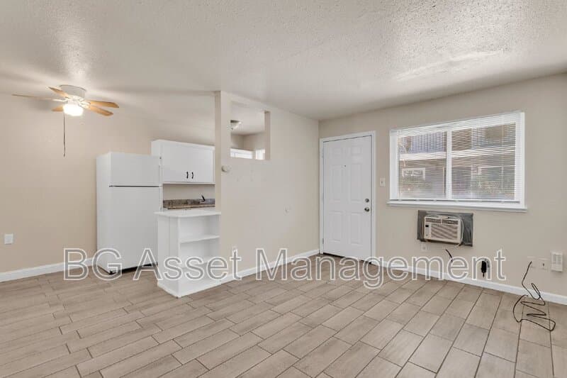 Sacramento Condo: 714 Darina Avenue