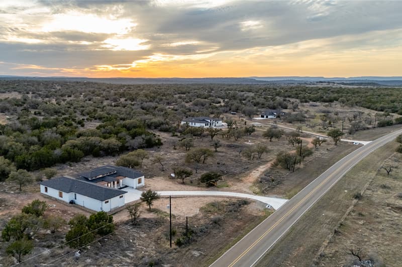 Round Mountain House: 6425 Ranch Road 962 West