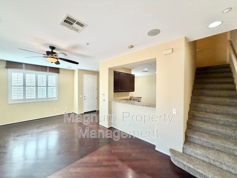 Murrieta House: 35792 Hazelhurst St