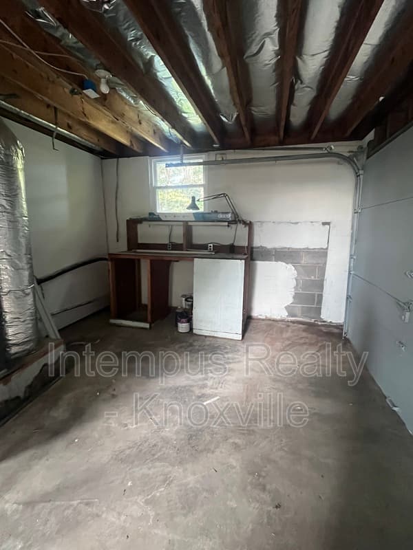 Knoxville House: 10917 Sonja Dr