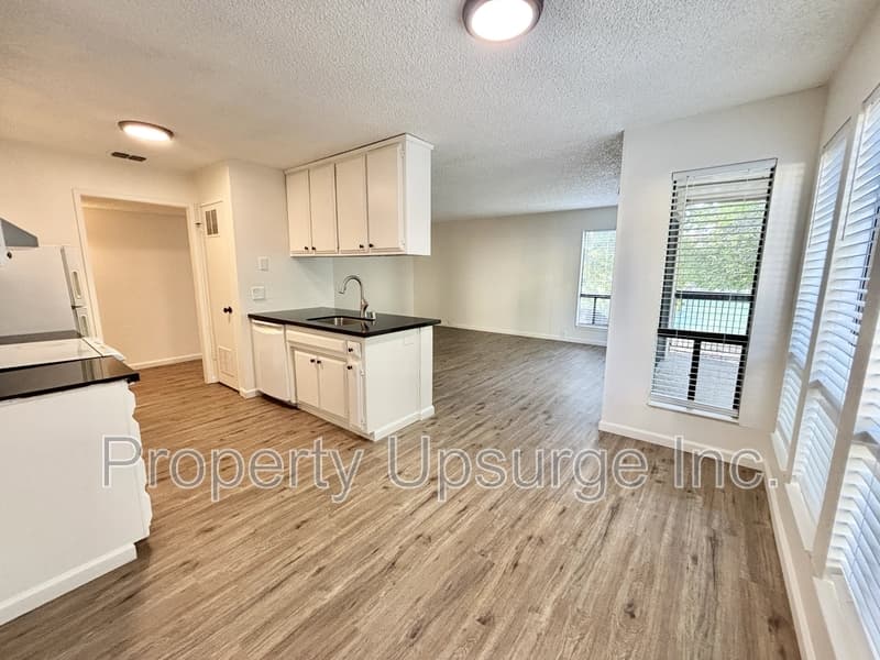 Red Bluff Apartment: 855-915 Lakeside Dr