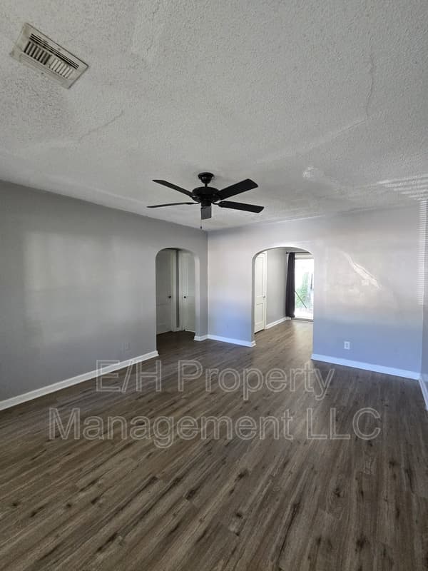 Wichita House: 915 Harding Street