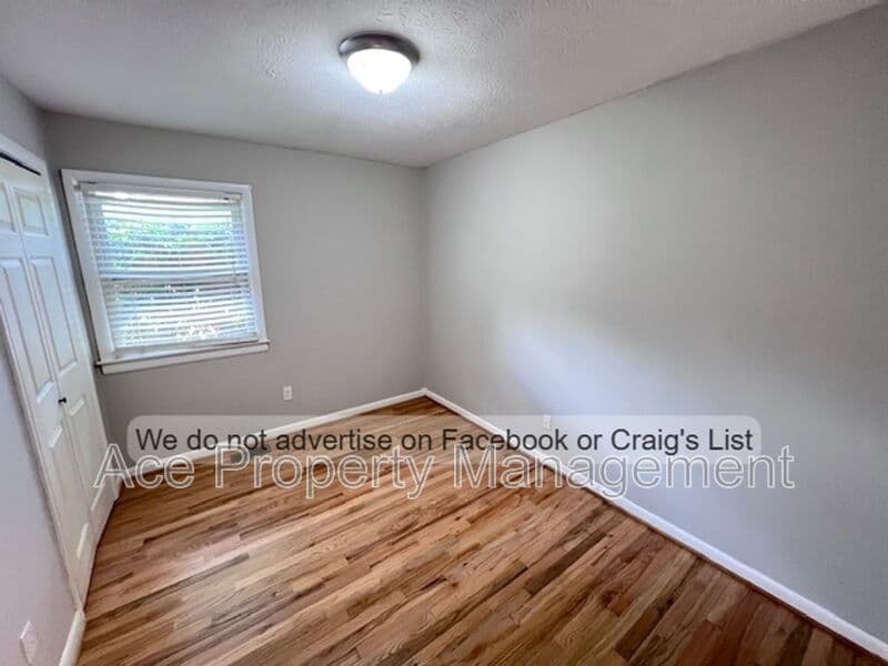 Fayetteville House: 219 N Ingleside Drive