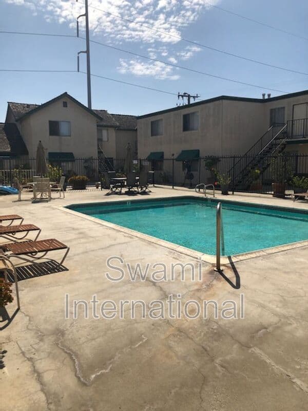 Hawthorne Condo: 12627 Eucalyptus