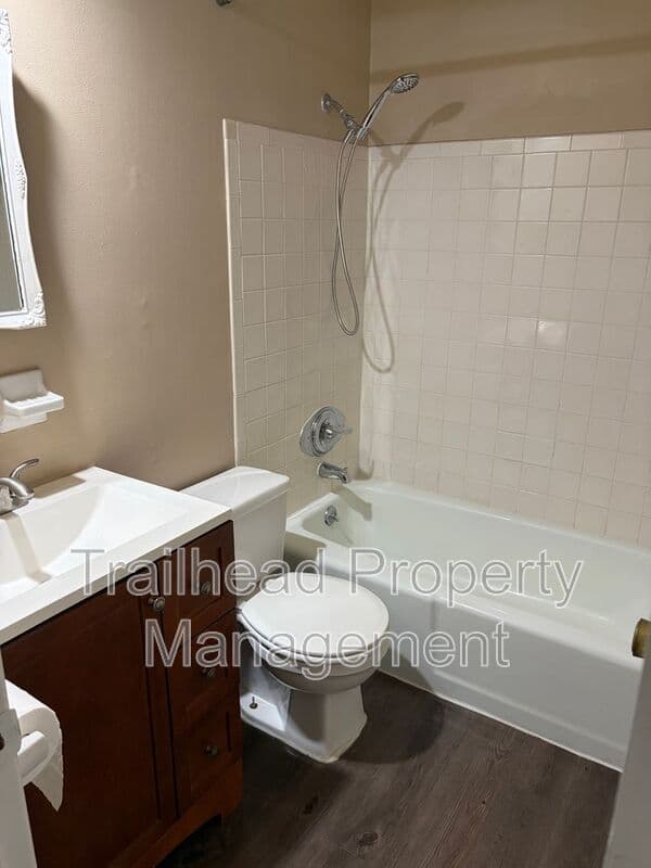 Mission House: 5801 Woodson St