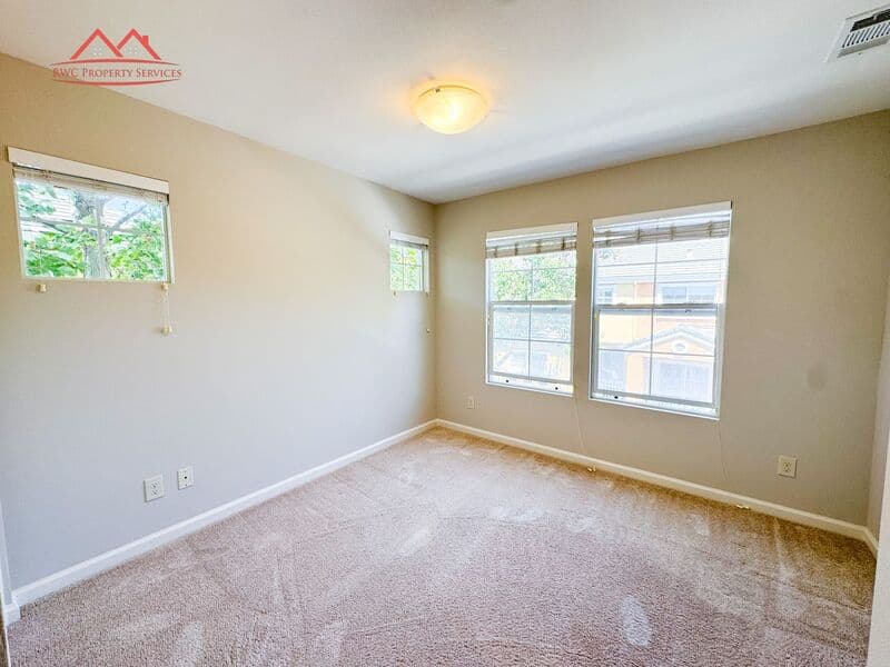 Fremont House: 3634 Fitzsimmons Cmn