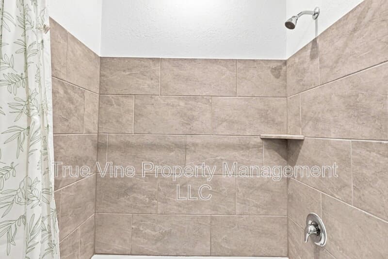 Saint Hedwig House: 5432 Cloves Cove
