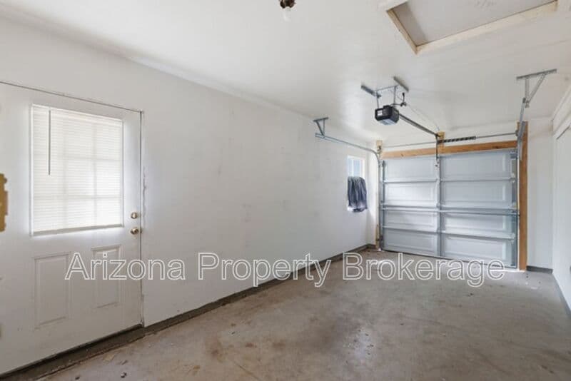 Phoenix House: 4640 E. Oak St.