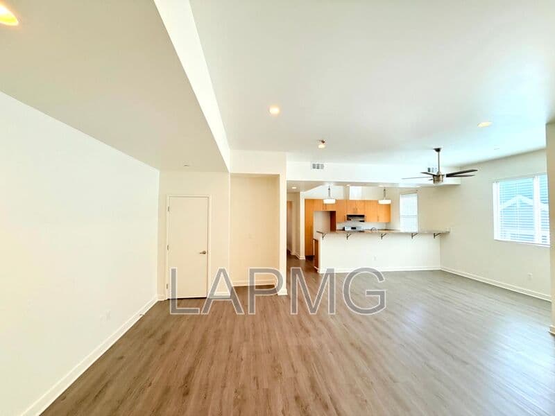 Van Nuys House: 6428 Woodley Avenue