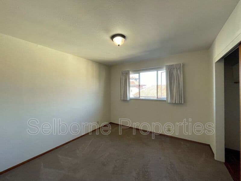 Oakland House: 2500 Ivy Dr.