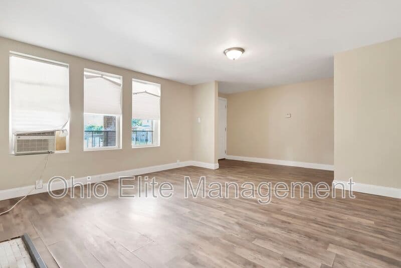Columbus House: 85 S Wheatland Ave