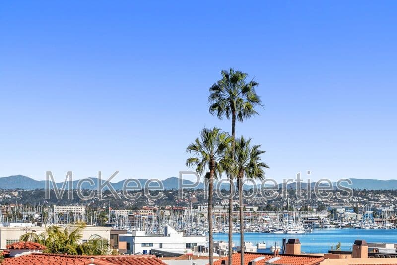 San Diego House: 307 San Elijo Street