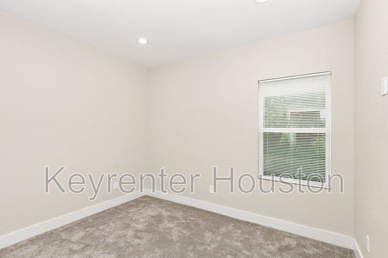 Houston House: 8316 Curry Rd.