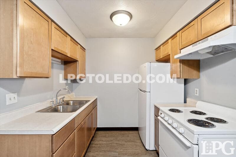 Toledo Apartment: 6016 Secor Rd