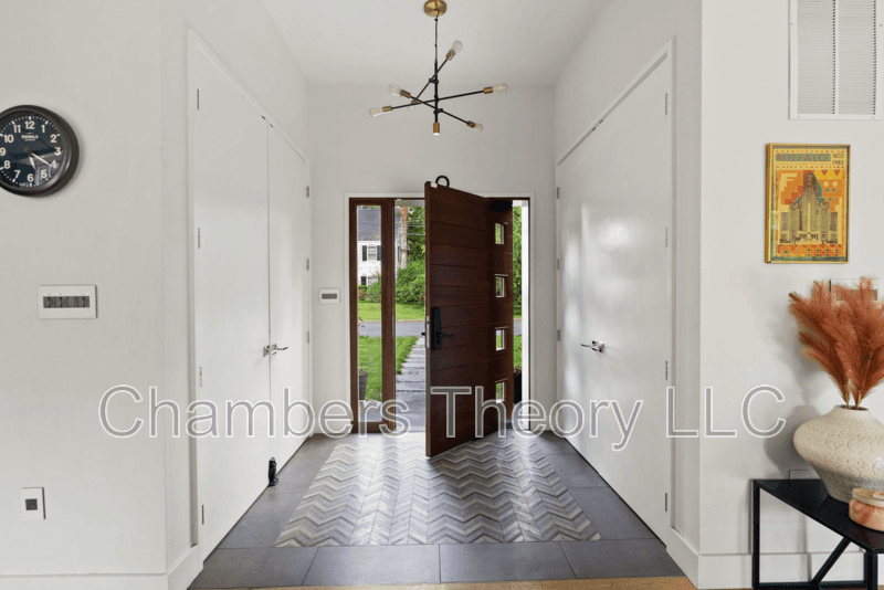 Washington House: 3820 Argyle Ter NW