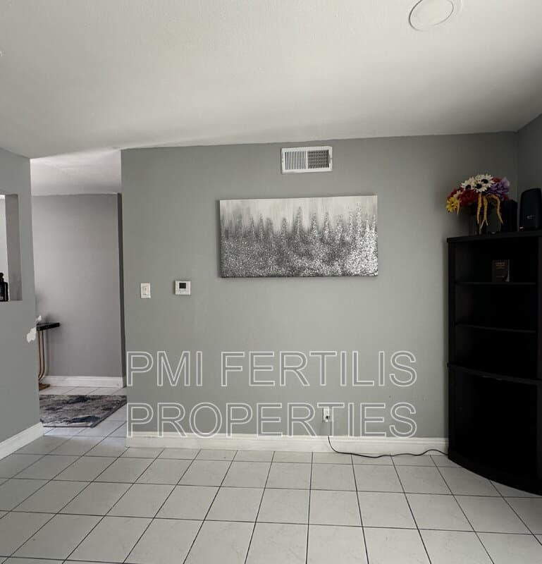 Garden Grove House: 13341 Benton St