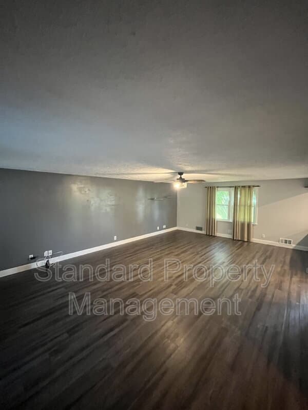 Rochester House: 43 Applewood Drive