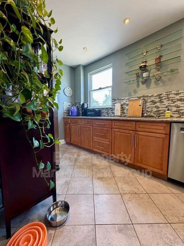 Upper Darby House: 216 Glencoe Rd