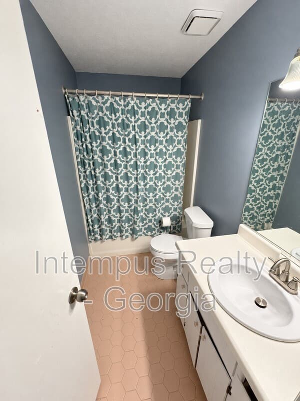 Snellville House: 2830 Shiloh Way