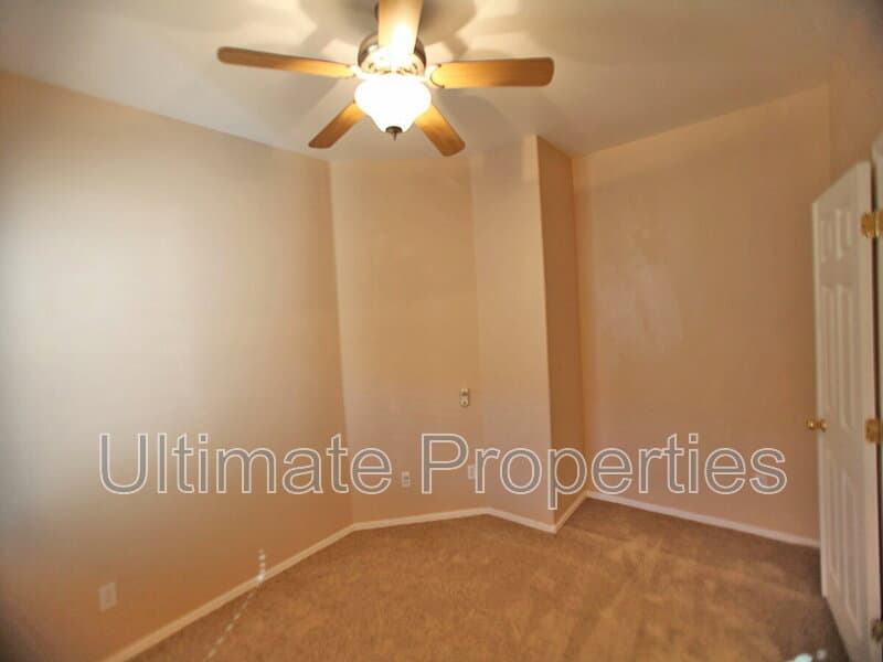 Surprise House: 17572 W Lundberg St