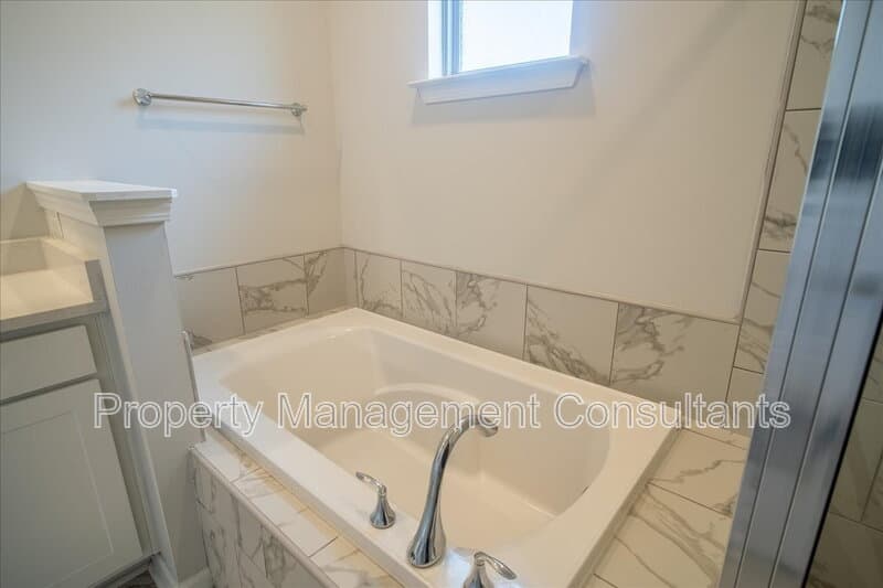 Huntsville House: 154 Lillian Farms Boulevard