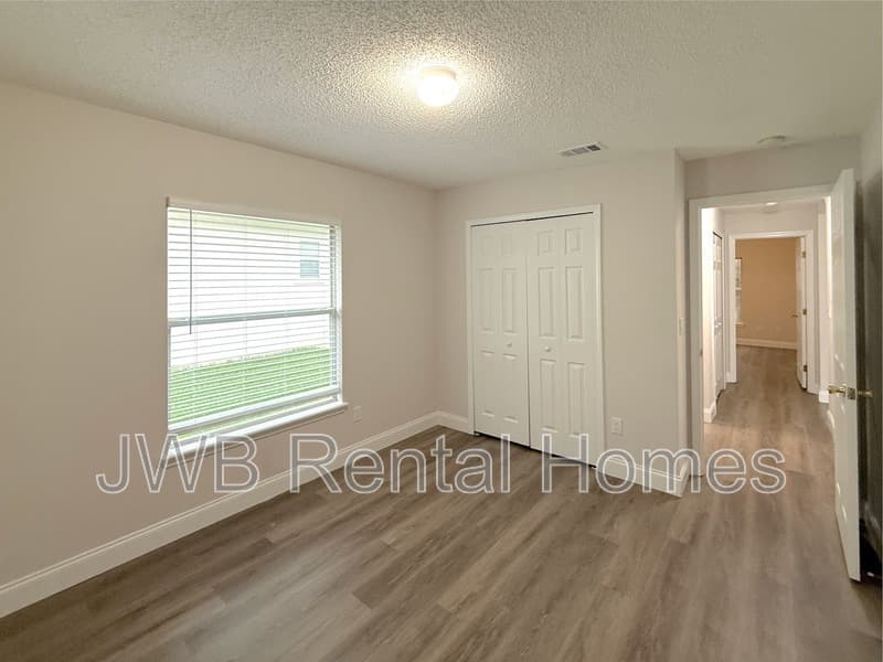Saint Johns House: 557 Grand Parke Dr