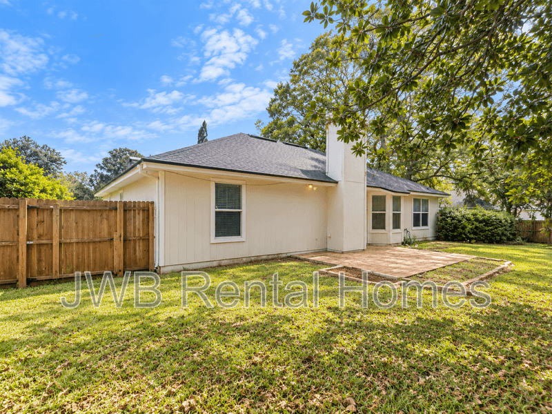 Orange Park House: 383 Turtle Dove Dr