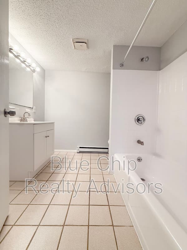 Pelham Condo: 45 Bridge St