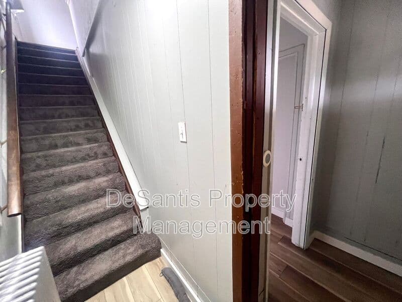 Ingram Condo: 1632 E Steuben Street