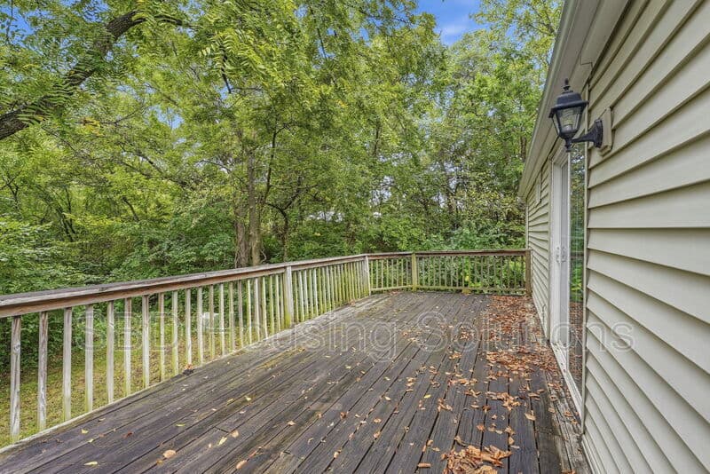Blue Springs House: 104 N Countryside Ln