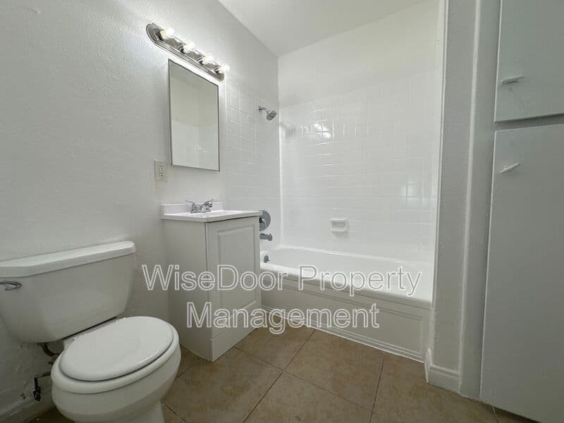 Santa Ana Condo: 1409 W Lingan