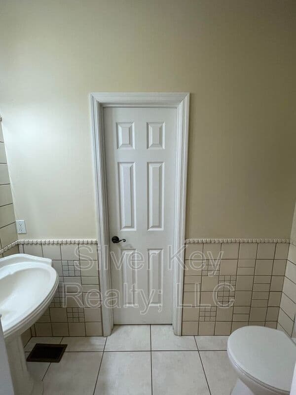 Sweetwater Townhome: 415 Ashbury Circle