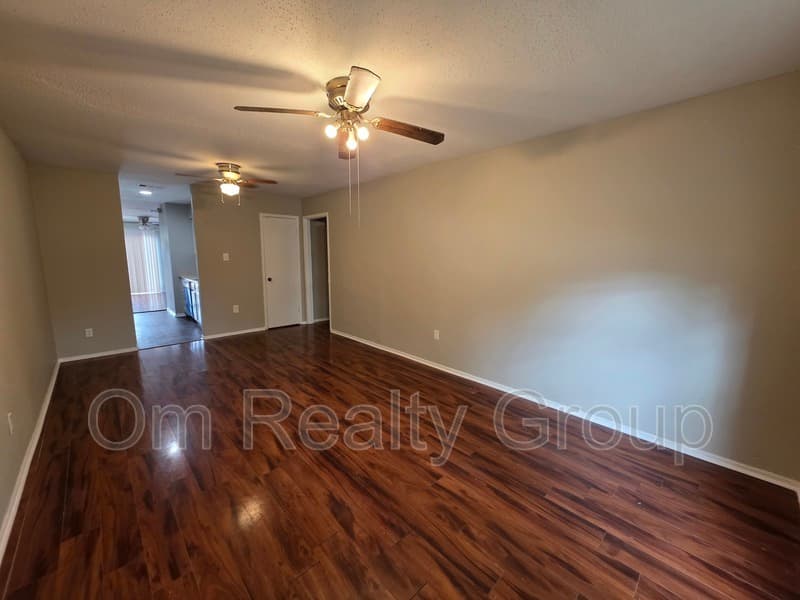 Houston House: 12722 Shannon Hills Dr,