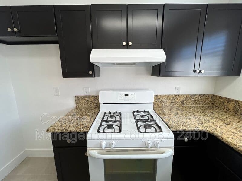 Cathedral City House: 32610 Pueblo Trl
