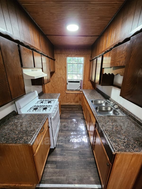 Asher House: 109 Osage Street (Asher)