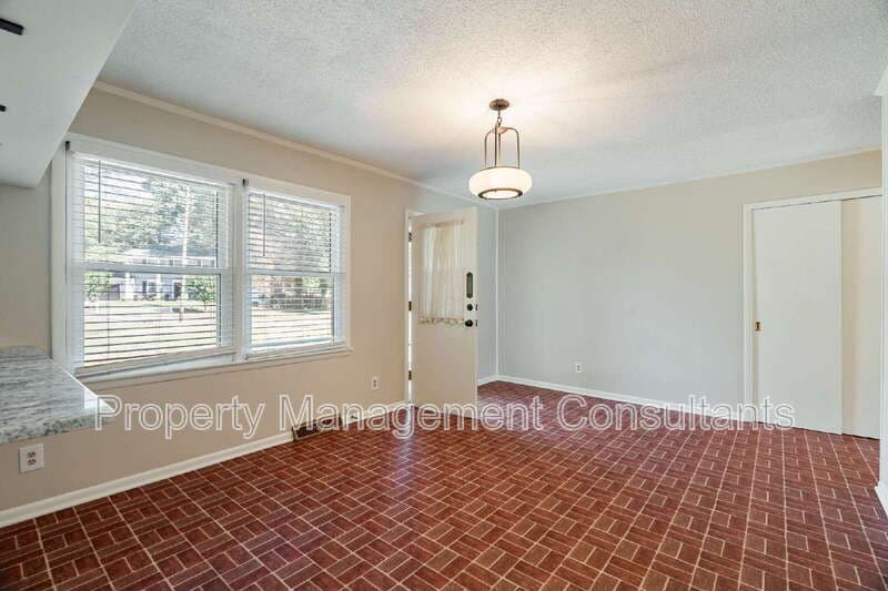 Huntsville House: 3200 West Helena Drive Northwest