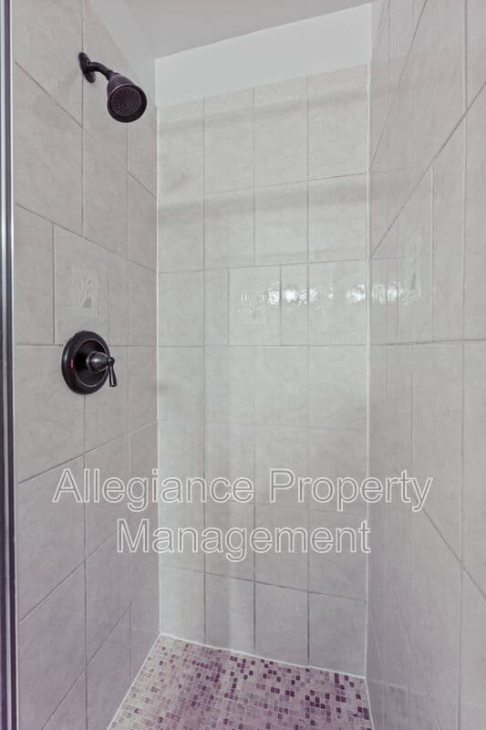 Woodbridge House: 13621 Garfield Place