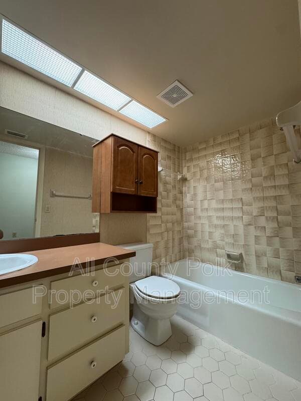 Lakeland Townhome: 542 Lake Carolyn Cir