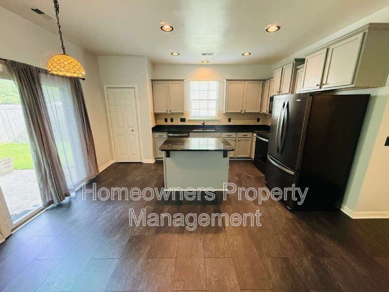 Spring Lake House: 69 River Oak St.